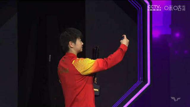 快一起来看自拍这里 超级无敌可爱拍好了还检查了一下 嗯嗯 莎莎满意！