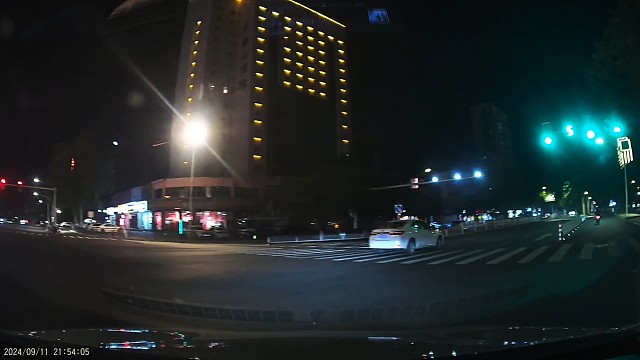 我尽力了，我没有不清不楚的关系，也从来没有对你权衡利弊，该放下的自尊，我放下了，该做的妥协，我也做了