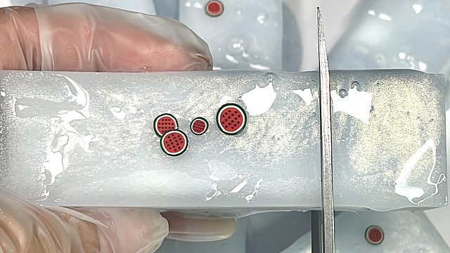 沉浸式剪一块银角大王西瓜泡泡纳米条子