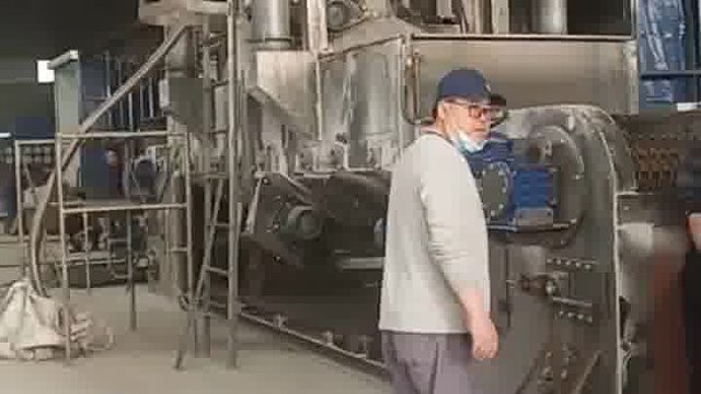 网带通过抛丸机试机中 抛丸机定制