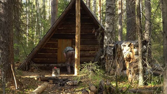 划船进入我的超级木屋，动手用原木完善门廊，在里面居住更奢华了