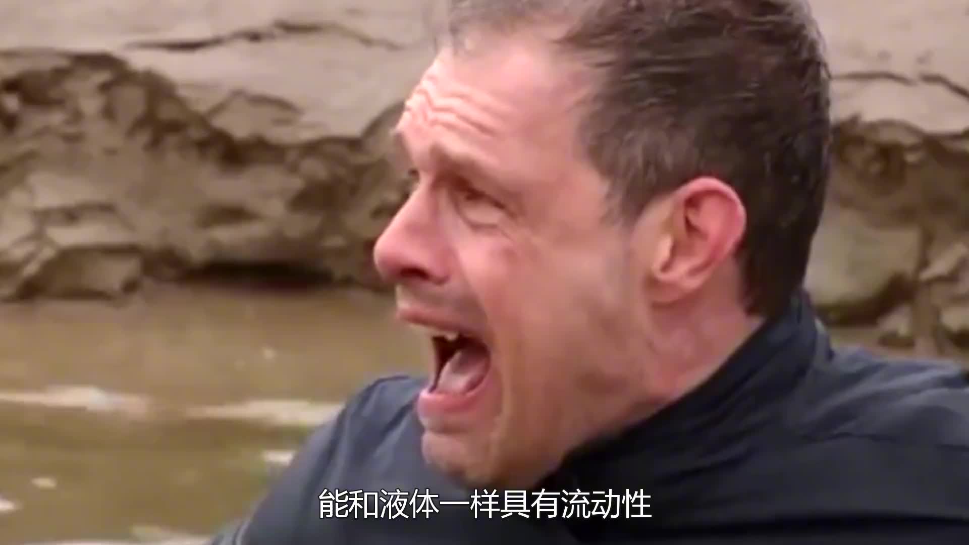 如果不小心掉进流沙里，又没有旁人在的情况下，该如何自救？