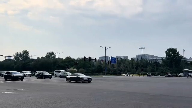 名车的起步瞬间