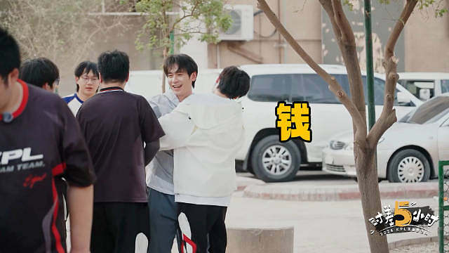 被围攻的财神无畏