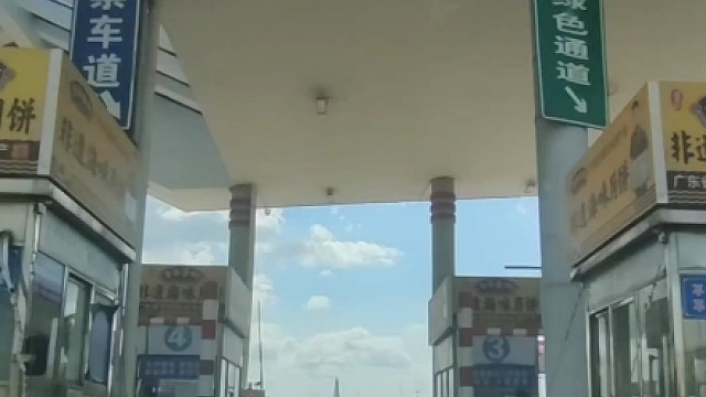 千万不要坐在豪车车头拍照！#超跑 #拍照 #每天一个用车小知识