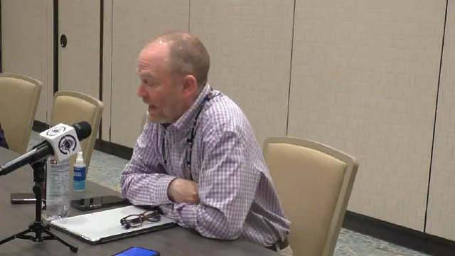 美国男篮决定不带小卡时弗兰克的采访，当时他拒绝透露小卡是否在季后赛之后那段时间接受过手术，他们对小卡