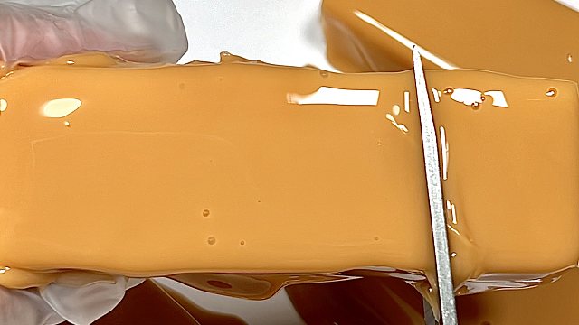 沉浸式剪一块巧克力奶糖