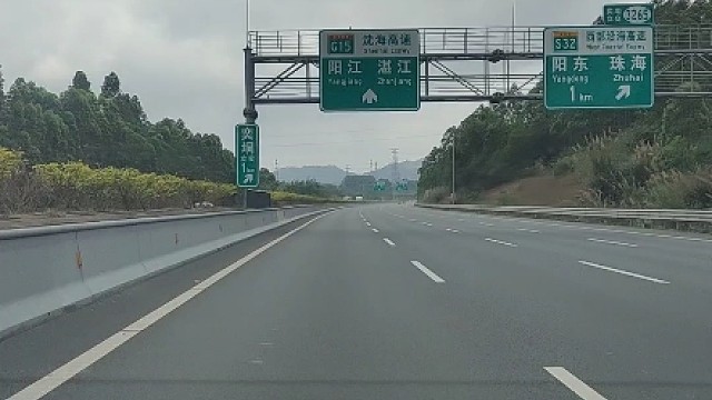 新手发生交通事故，第一个电话应该打给谁#汽车知识 #每天一个用车知识