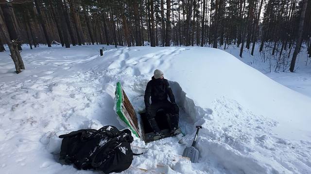独自居住在森林地下防空洞，外面达到了-27℃极寒气温，里面却有25℃的舒适！