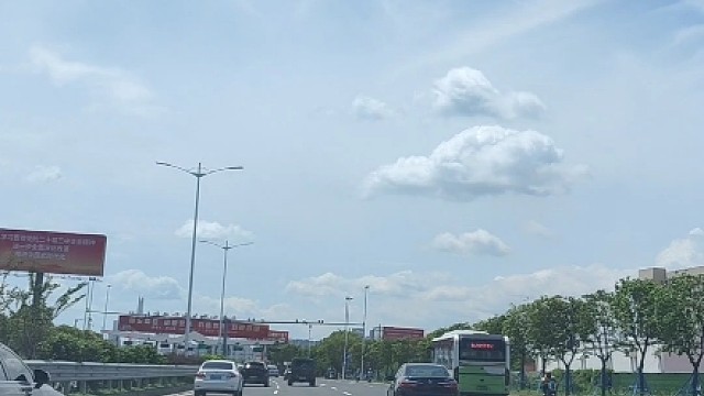 国庆提前三天回家，堵路上了。卧龙凤雏结合#国庆堵车 #高速堵车 #每天一个用车小知识