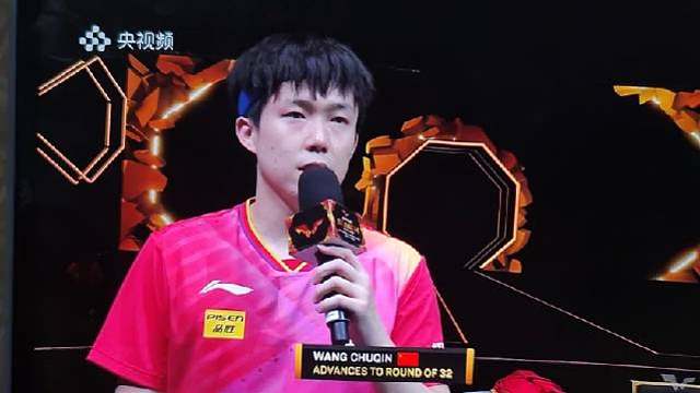 赛后采访，嗯～今天大头心情不错，采访这么长时间也等住了