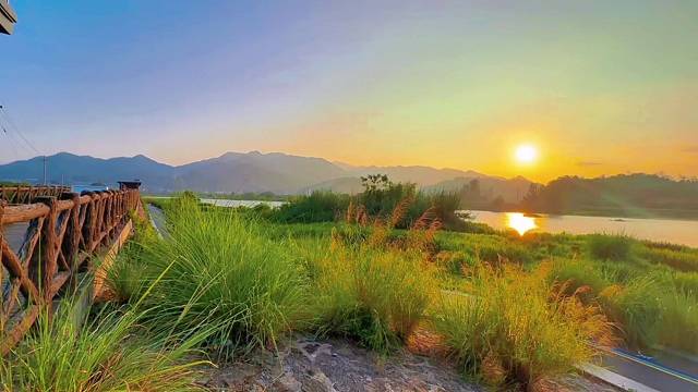 当然要拍照记录呀，又不是永远那么无忧无虑。