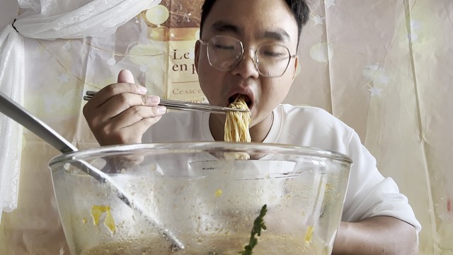 上次吃的排骨锅味道还不错，今天尝一下芝士部队锅