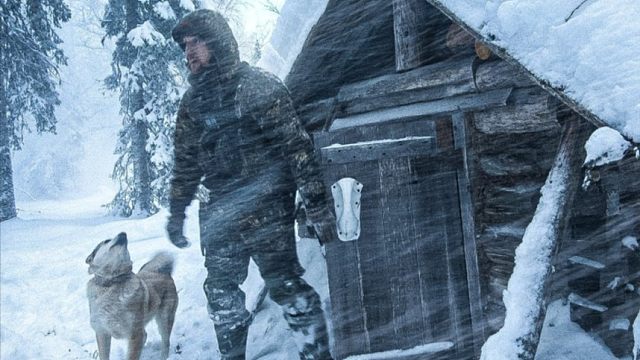 暴风雪来袭，一人一狗闯荒野