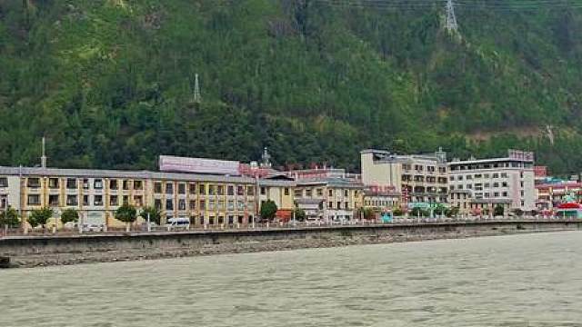 #国庆小众旅游城市推荐 #住进风景里 #感受大自然的气息和美景 #大山深处自然美山清水秀好风光 #旅