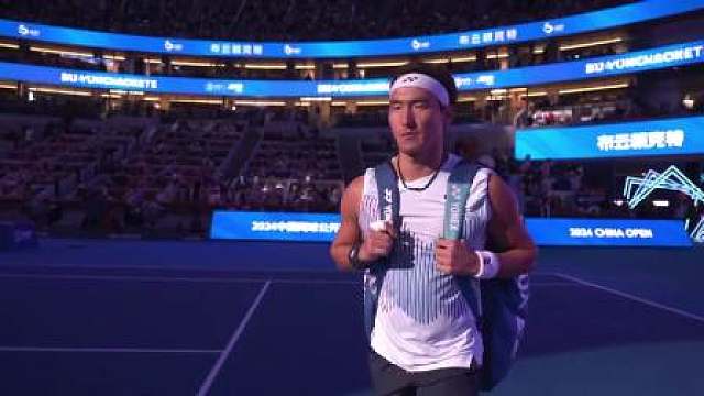 感受下现场观众的热情！布云朝克特和世界第一辛纳的中网半决赛已经开始，欢迎锁定优酷体育直播间~直播间链