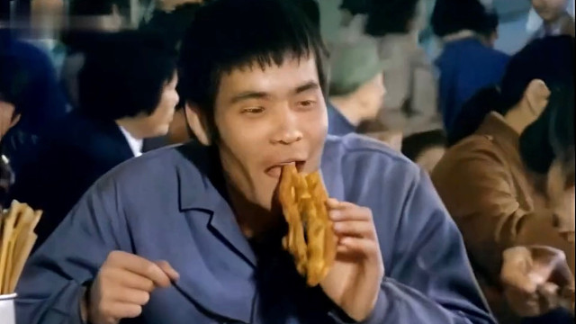 80年代北京老百姓吃早餐的真实影像，食材丰富多样，看着真香
