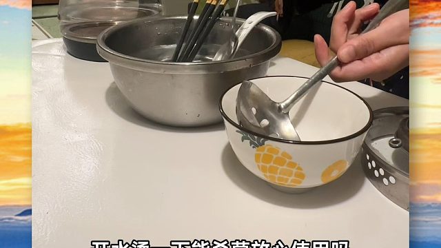 开水烫一下餐具能杀菌？