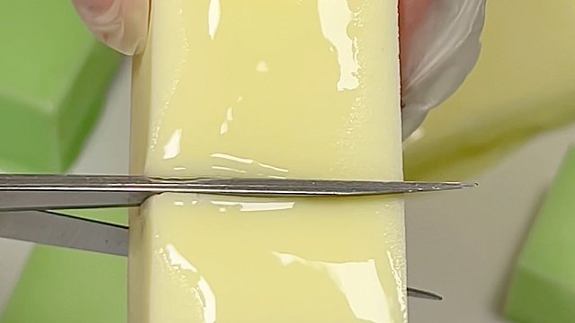 沉浸式切一块青黄芒果条子