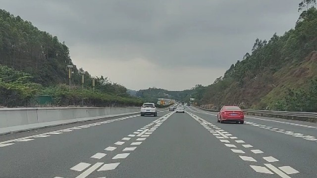 老司机跑高速，为什么都不走最左边的车道？#每天一个用车知识 #汽车知识