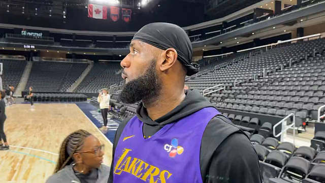 勒布朗詹姆斯周六在湖人队训练中发表讲话！