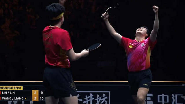 连扳三局！恭喜王楚钦梁靖崑！太精彩了，丢二追三也是让你们俩拥抱了一下不亏是霸州双甜，太甜了都 /