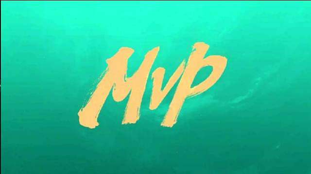 绝意狄仁杰黄牌命中敌方C位，坦然夏洛特直切后排拿下双杀，eSta打出2换5团灭对手推掉水晶！