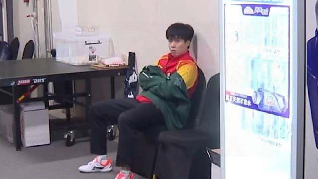 WTT中国大满贯王楚钦止步32强，虽然输了但是依然大方的和对方握手祝贺对方，他长大成熟了好多一直在进