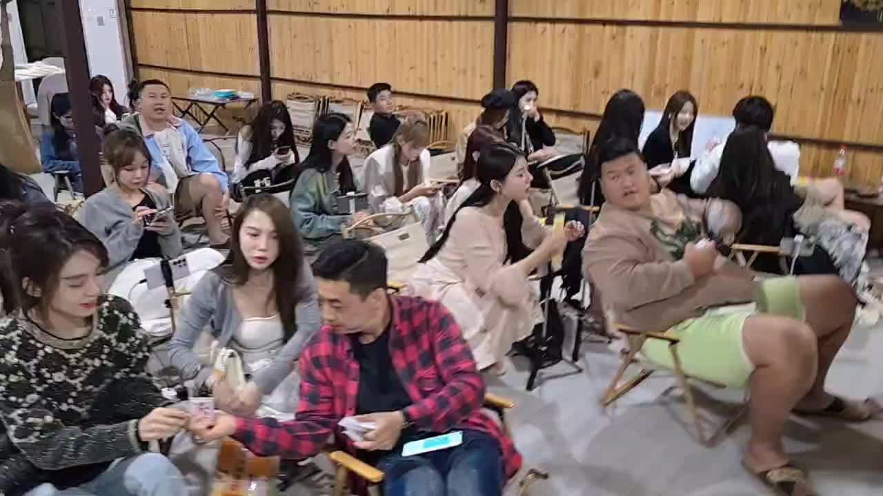 感谢伍佰哥给主播送的阿胶和特产，真的太贴心了！