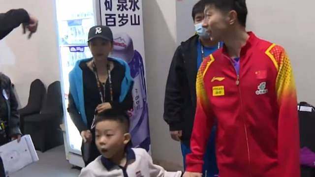 马龙公开秀爱妻+儿子！夏露果然比石川佳纯更漂亮，幸福一家四口