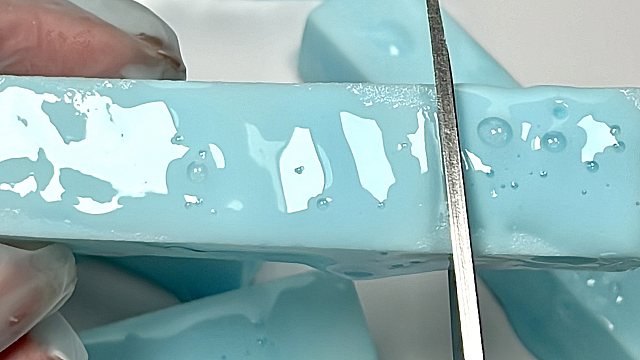 沉浸式剪一块蓝莓软糖