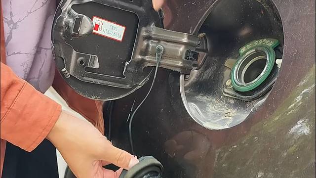 一分钟告诉你，油箱盖的5个隐藏功能，方便实用