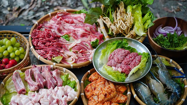 秋日露营｜森林里煮牛油火锅、烤烤肉