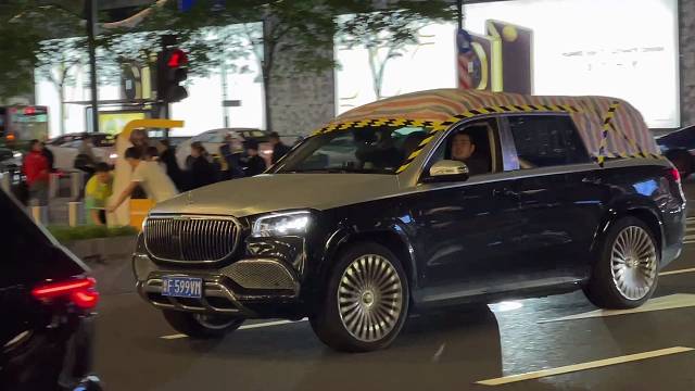 豪华的迈巴赫搭载最新款三色布，胶带纸焊接质量很好。#迈巴赫会替你说话 #迈巴赫GLS480 #迈巴赫