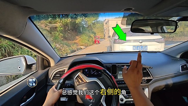 如何判断车头转弯的距离？教你一招，新手提升车距感就这么简单