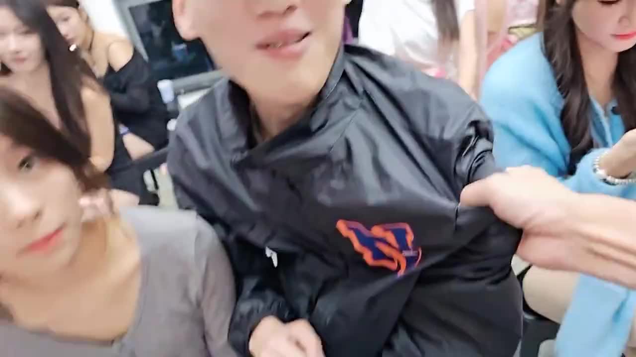 登岛前询问一下主播们的身体情况，大家的健康安全最重要！