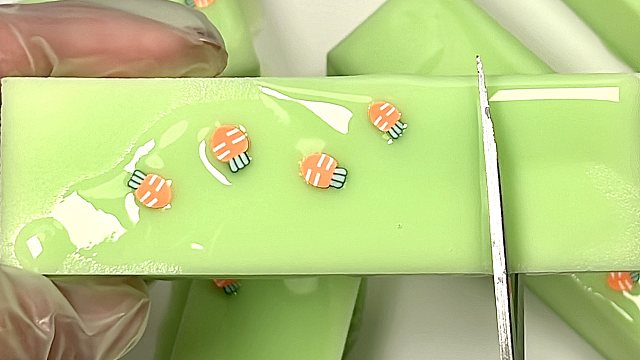 沉浸式剪一块青提果冻条子