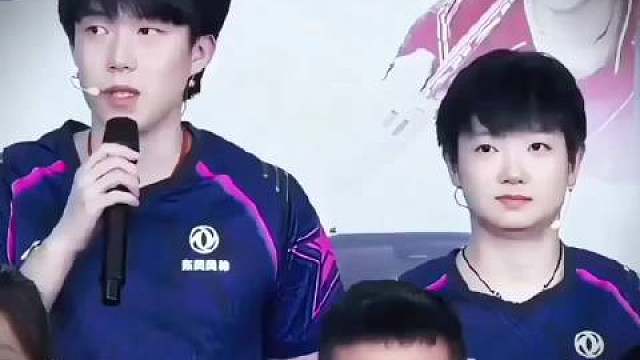 “姑娘一句春不晚，痴儿留在真江南”这段真的是白看不厌，一个躲对视，一个暗爽 归来仍然是第一！