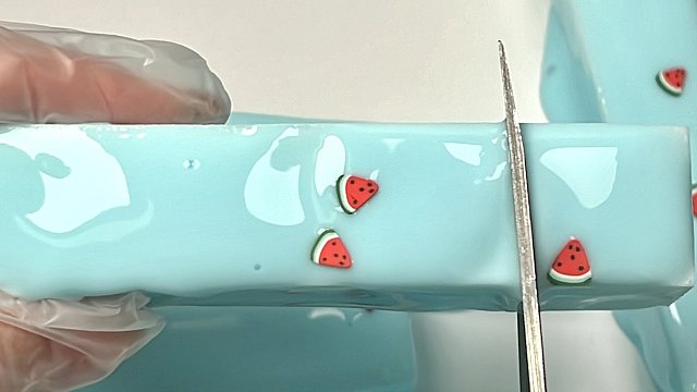 沉浸式剪一块蓝莓奶昔条子