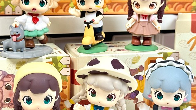 这小女孩也太Q萌了吧！