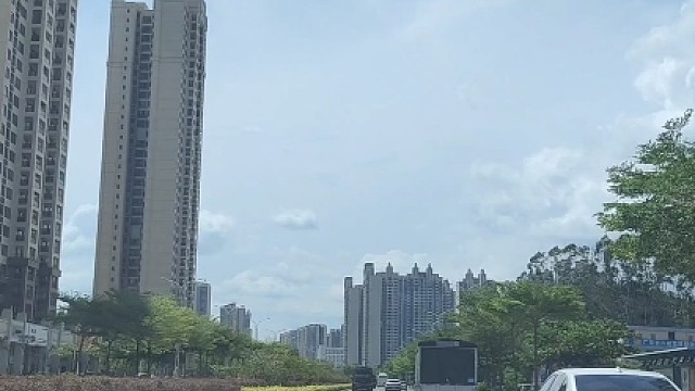 车停在路边被刮蹭了应该如何处理#每天一个汽车知识 #车知识分享计划