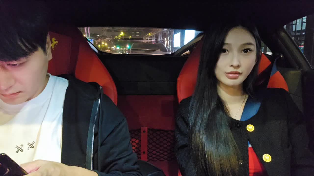 刚买的华为三折叠就卡住了？