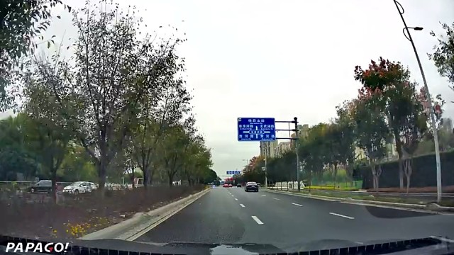 朋友们，这算不算违章呀，进入禁止掉头车道左拐，左拐过去发现路封了，只能掉头，这算不算违章呀？