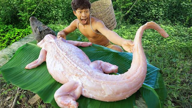 丛林中遇上了上古巨兽，大表哥勇猛，居然把它当成了盘中饕鬄盛宴