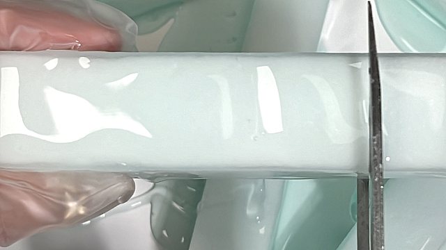 沉浸式剪一块水光果冻条子