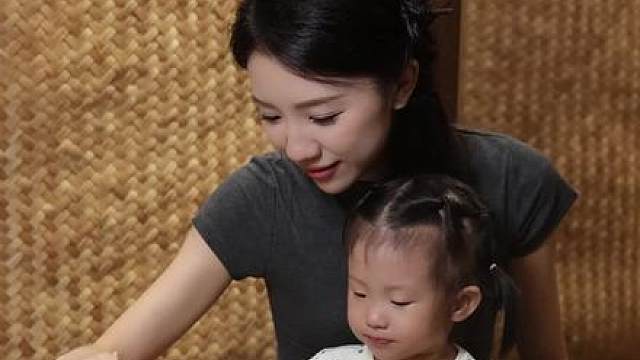 “以漆为笔 以水为画”带瑶瑶体验非遗文化#非遗传承 #做一把独一无二的非遗漆扇 #亲子时光