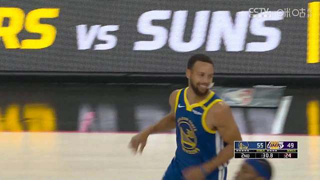 库里45度突破双手勉扣