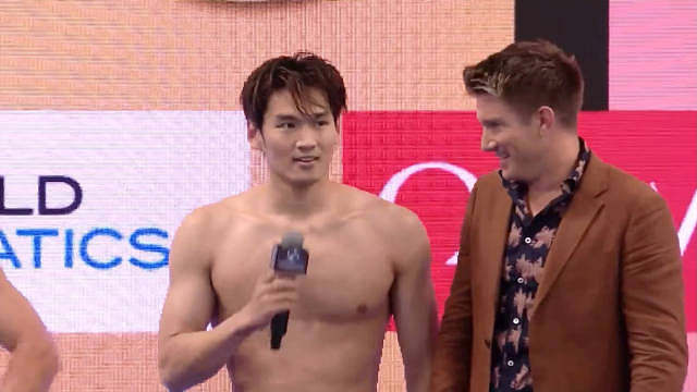 “天冷多添衣。”鳖叔叔今天当暖男