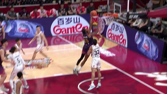 浙江127-90战胜上海男篮，上海男篮遭遇开赛四连败！王哲林休战，沃特斯23分。（tyx）