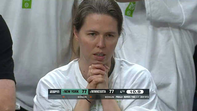 今天的WNBA比赛中，约内斯库在最后时刻用后撤步命中了一级超远三分，帮助纽约自由人拿下天王山（WNB